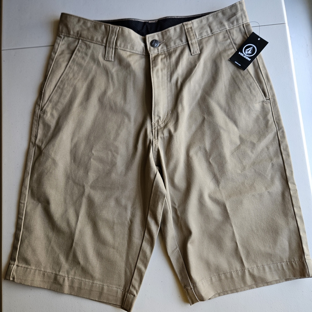 Volcom Men's Size 28 Tan Classic Design Shorts NWT Multiple Pockets